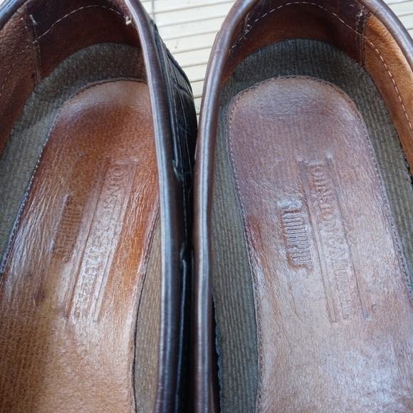 Johnston & Murphy men\'s brown leather Alligator print loafer. Sz 8.5M. 4… main image 10